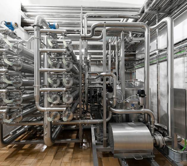 system_of_chrome_plated_pipes_at_the_food_industry_2022_12_14_04 (1)